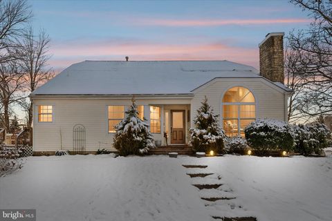 44 TUDOR DRIVE BURLINGTON NJ 08016