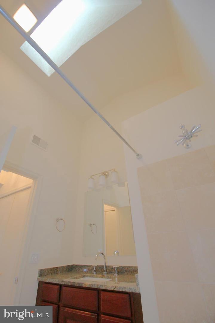 GRAYS POINTE - Residential Lease