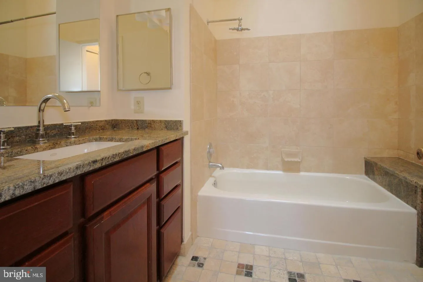 Fairfax, Virginia 22033, United States, 2 Bedrooms Bedrooms, ,2 BathroomsBathrooms,Residential,Active,84345