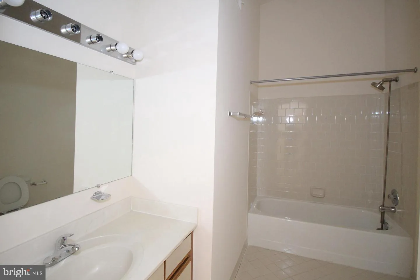 Fairfax, Virginia 22033, United States, 2 Bedrooms Bedrooms, ,2 BathroomsBathrooms,Residential,Active,84345