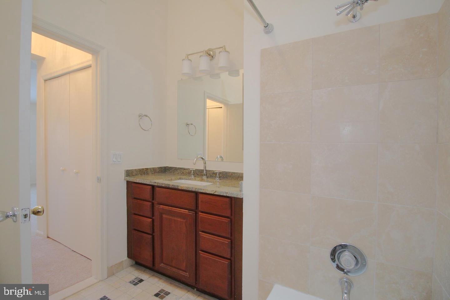 GRAYS POINTE - Residential Lease