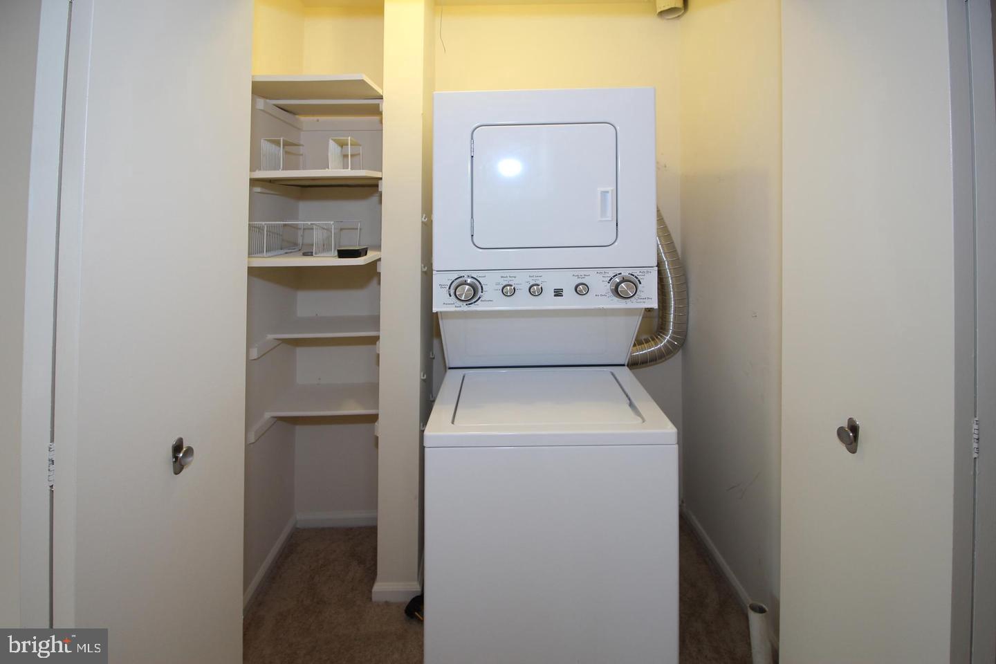 GRAYS POINTE - Residential Lease