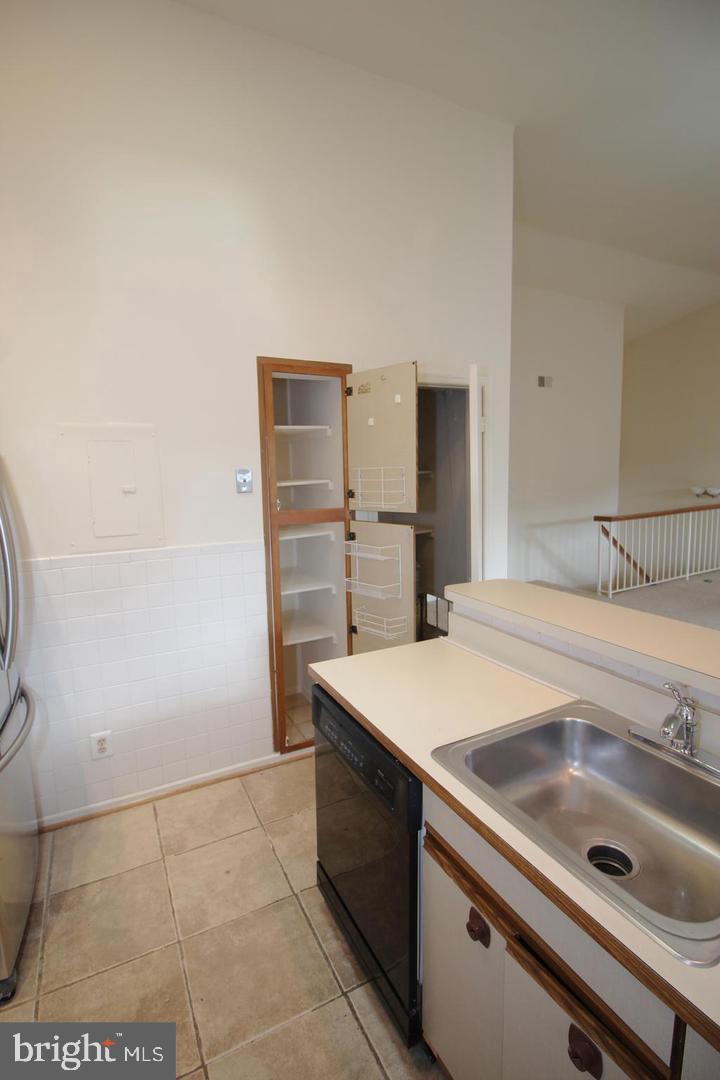 GRAYS POINTE - Residential Lease