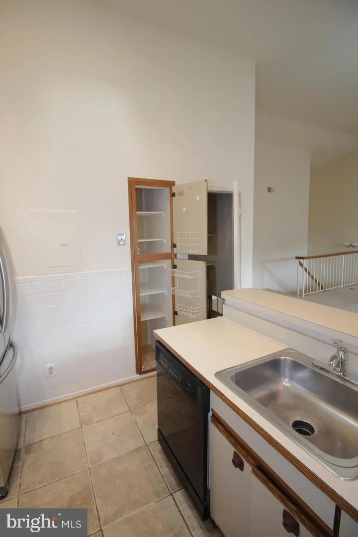 Fairfax, Virginia 22033, United States, 2 Bedrooms Bedrooms, ,2 BathroomsBathrooms,Residential,Active,84345