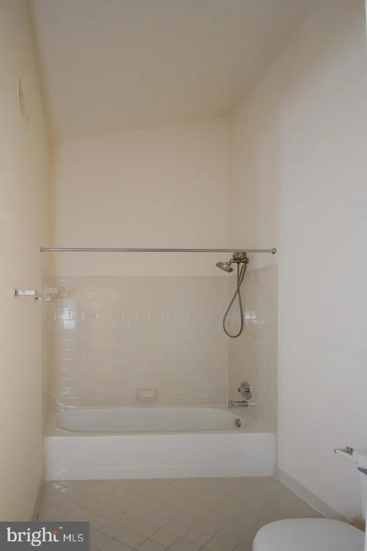 Fairfax, Virginia 22033, United States, 2 Bedrooms Bedrooms, ,2 BathroomsBathrooms,Residential,Active,84345