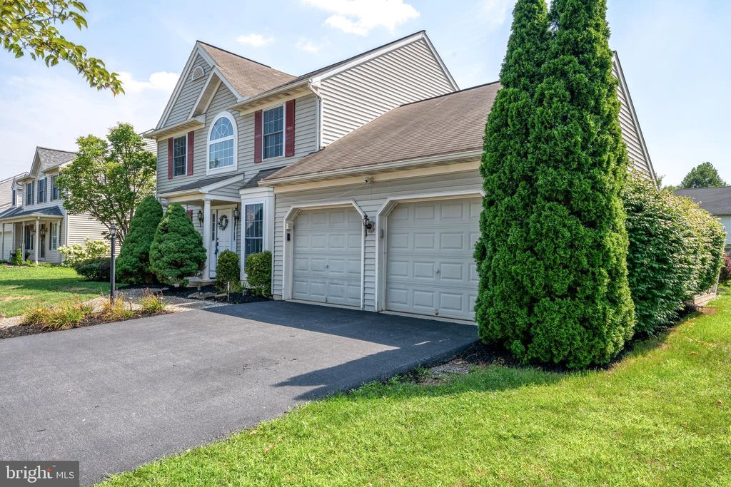 Photo of 227 Deerfield Lane, Lititz, PA 17543 (MLS # PALA2055126)