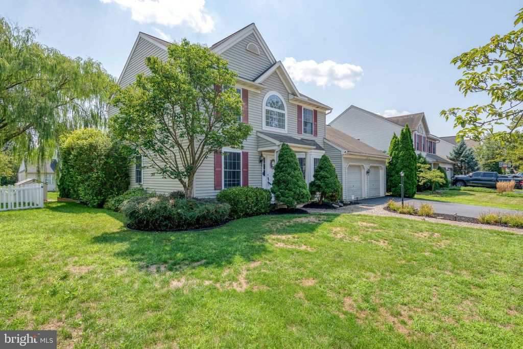 Photo of 227 Deerfield Lane, Lititz, PA 17543 (MLS # PALA2055126)