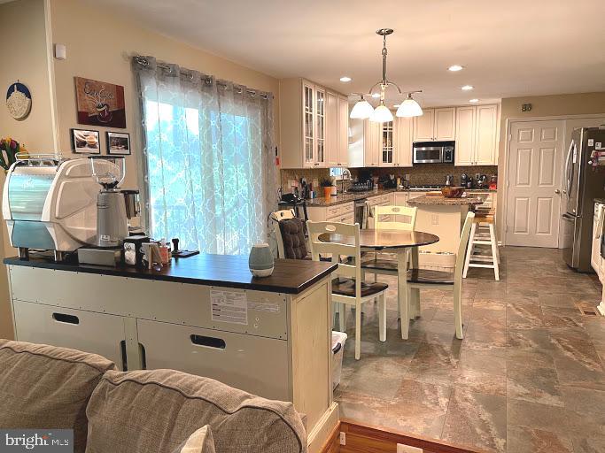 HIGHBRIDGE - Residential Lease