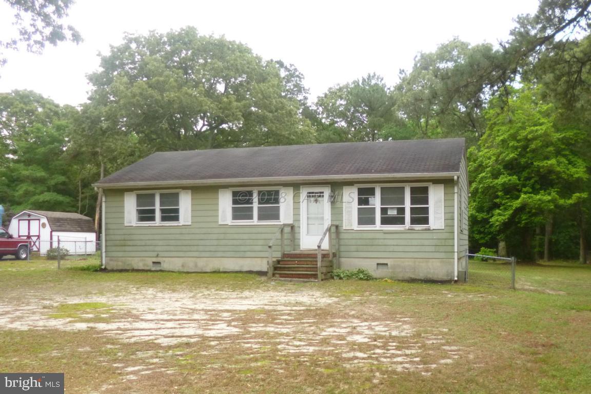 3 bedroom 1 bath home with lots of potential.This is a Fannie Mae Property.