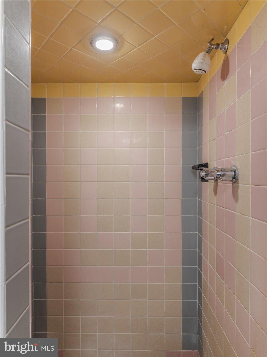 ROSLYN - Residential