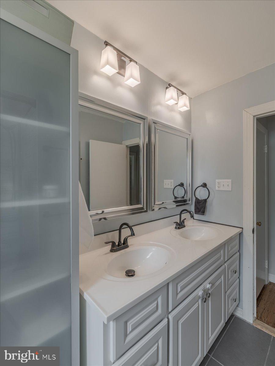 ROSLYN - Residential