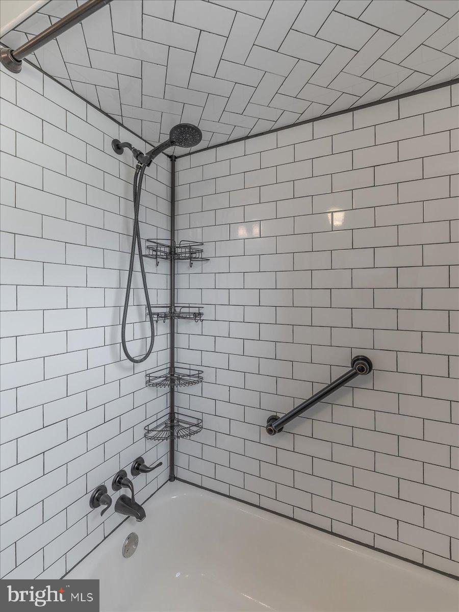 ROSLYN - Residential