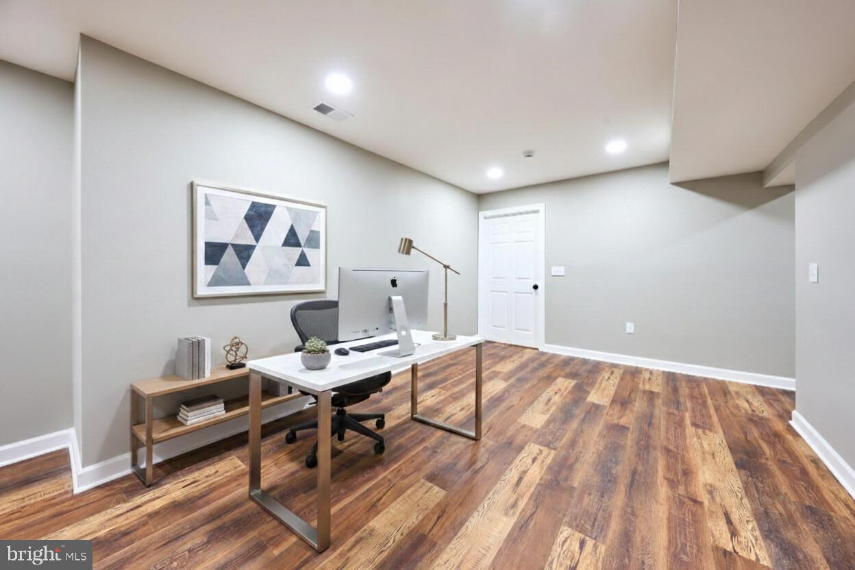 BROOKE-JANE MANOR - Residential