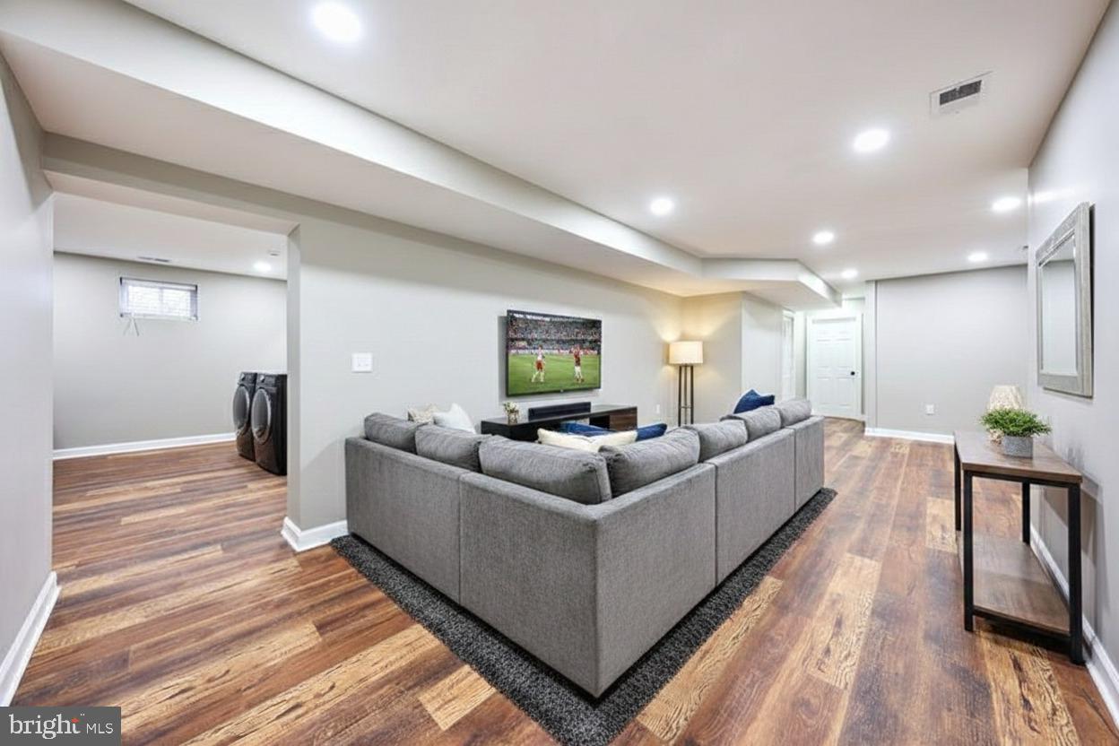 BROOKE-JANE MANOR - Residential