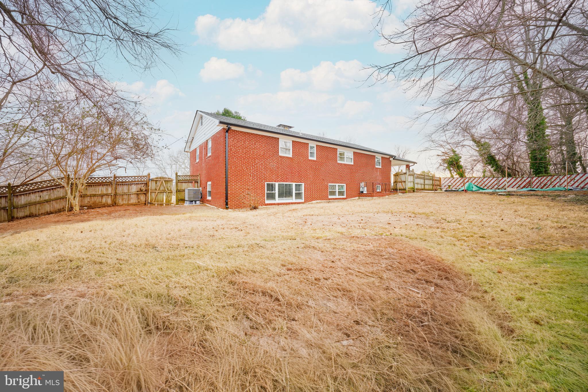 BROOKE-JANE MANOR - Residential