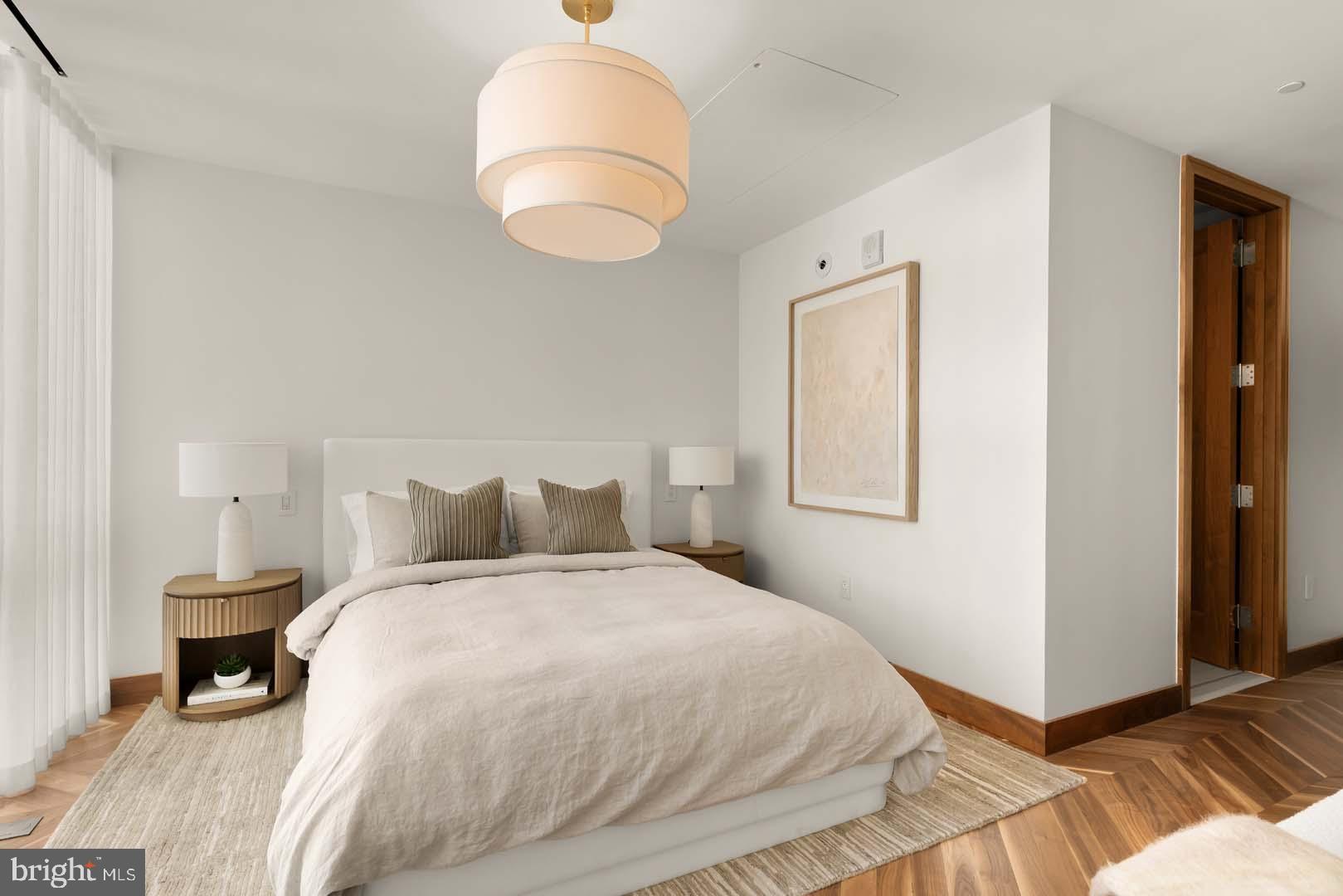 FOUR SEASONS PRIVATE RESIDENCES - Residential