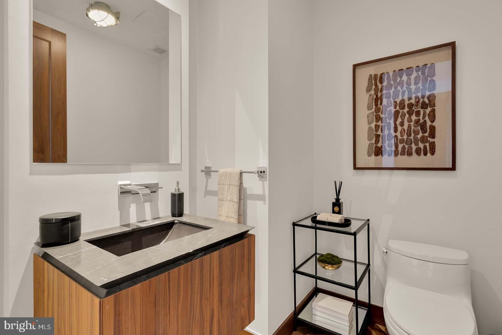 FOUR SEASONS PRIVATE RESIDENCES - Residential