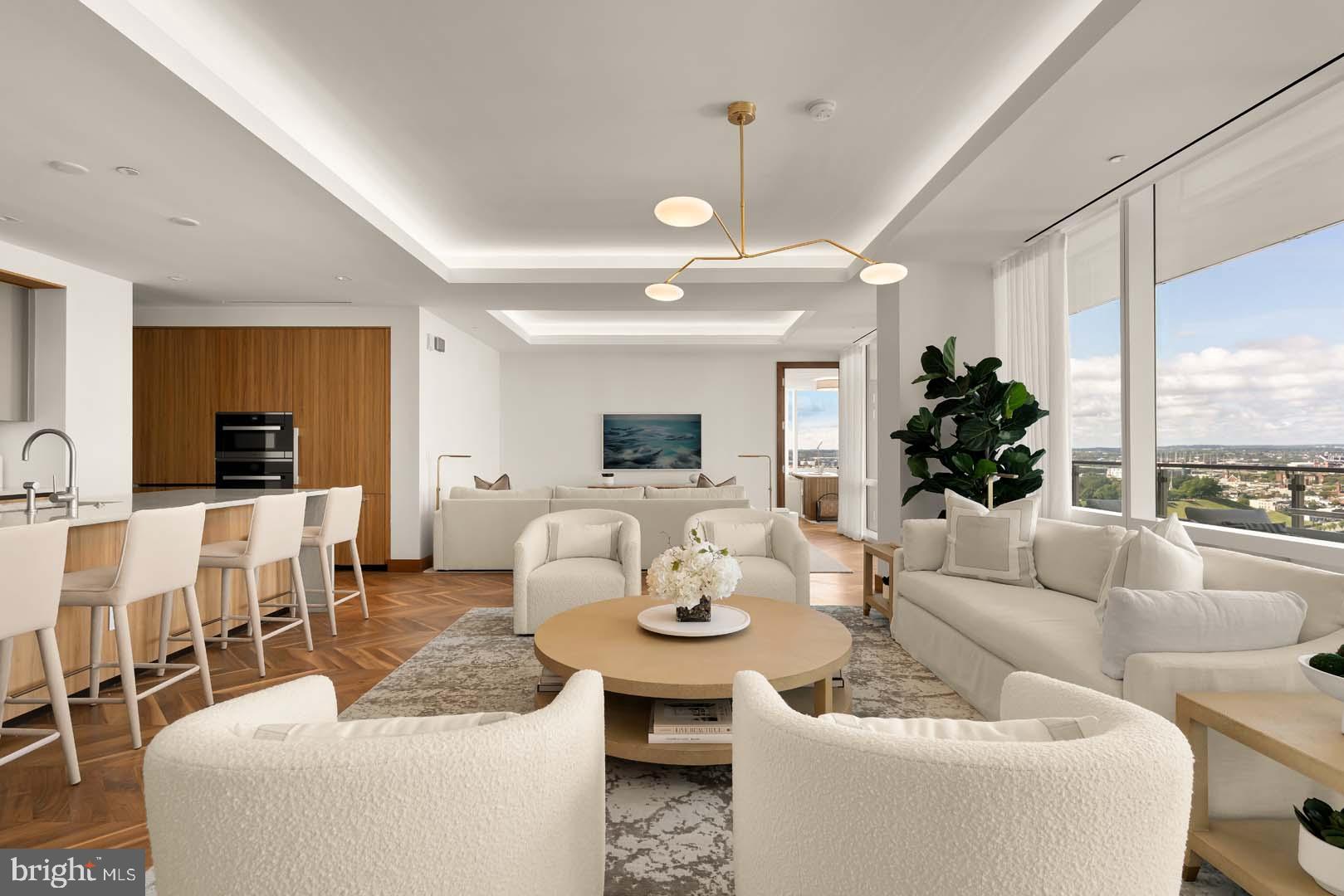 FOUR SEASONS PRIVATE RESIDENCES - Residential