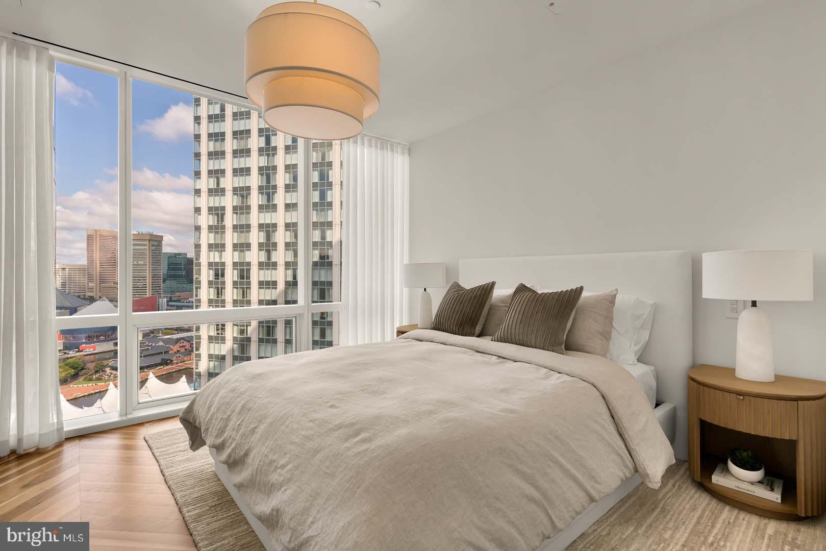 FOUR SEASONS PRIVATE RESIDENCES - Residential