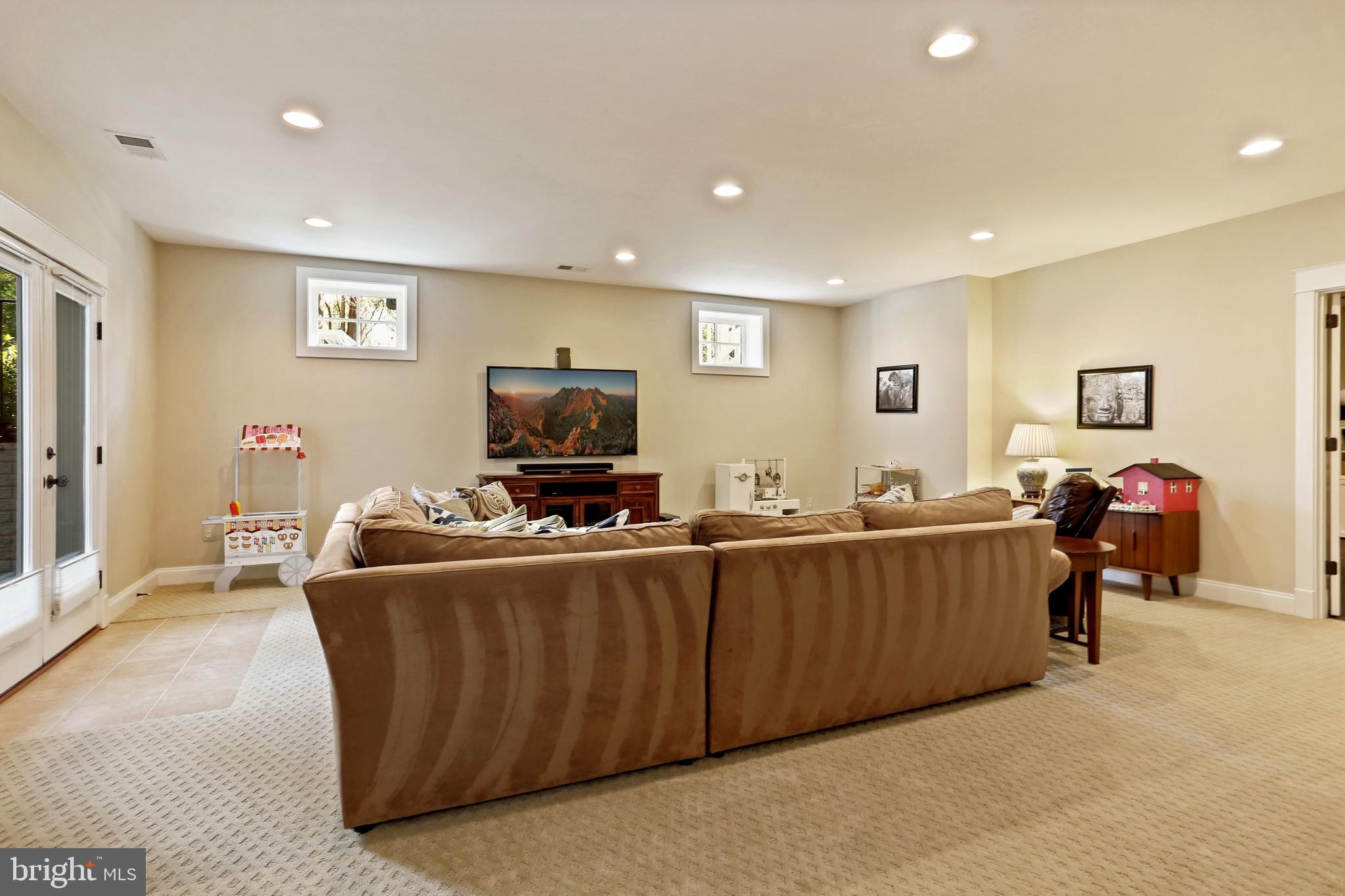 BERKSHIRE OAKWOOD - Residential