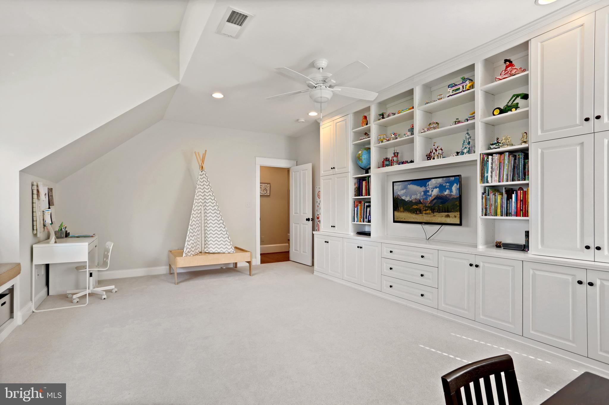 BERKSHIRE OAKWOOD - Residential