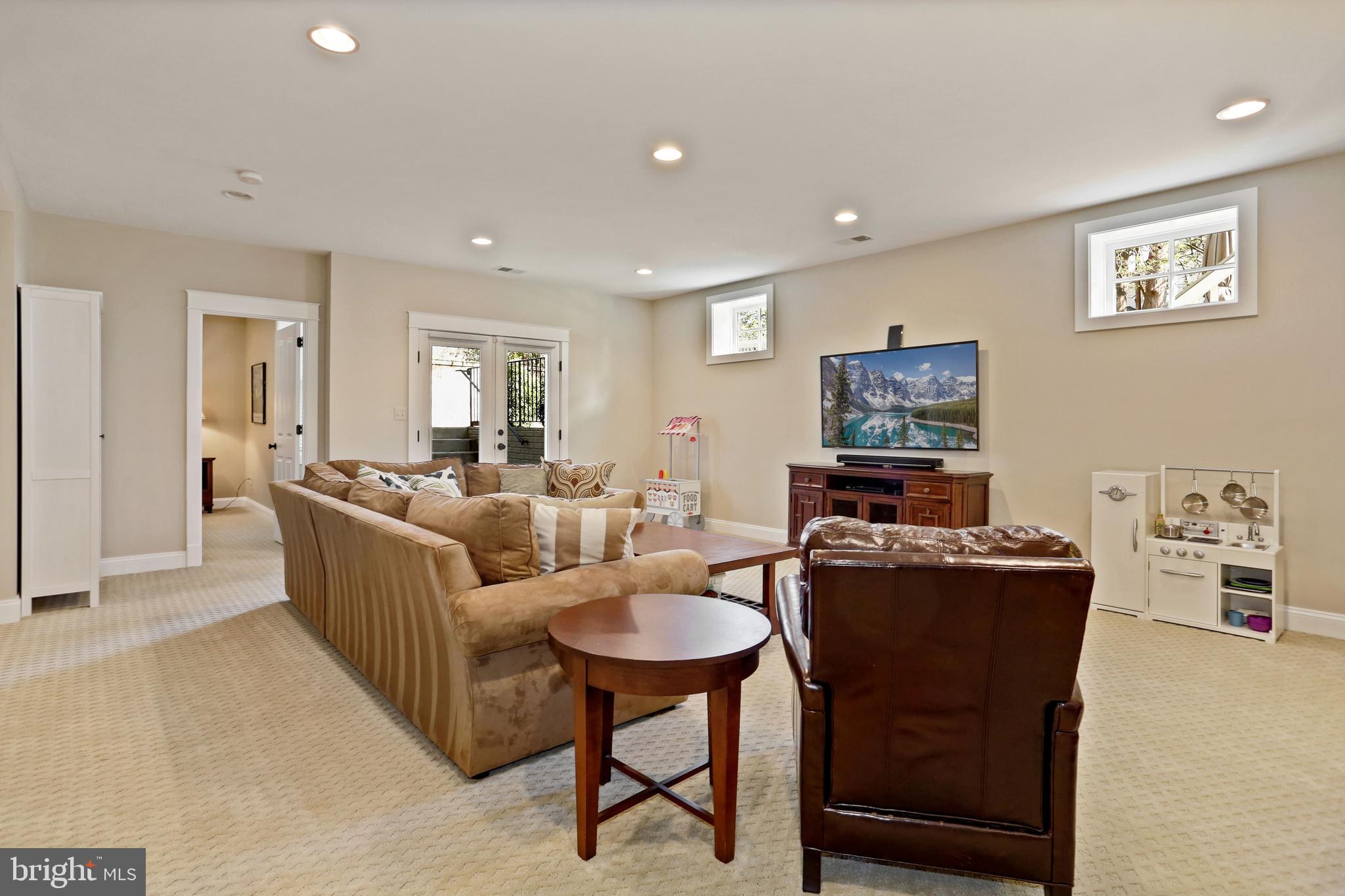 BERKSHIRE OAKWOOD - Residential