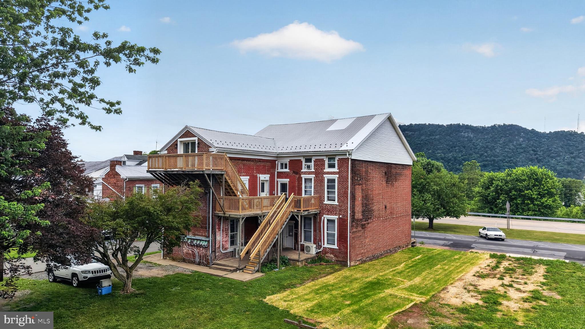 216 N FRONT STREET