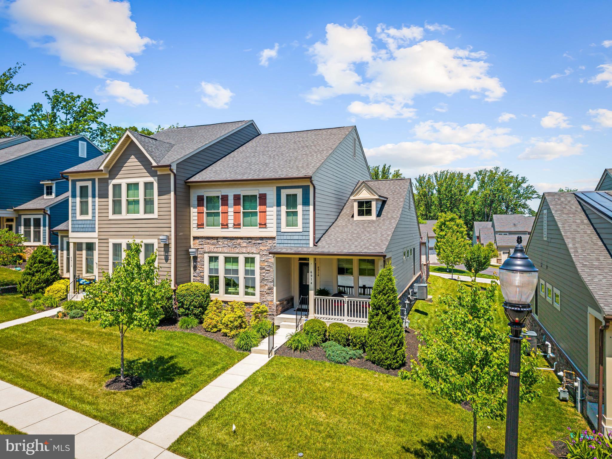 STONELEIGH SUMMIT - Residential