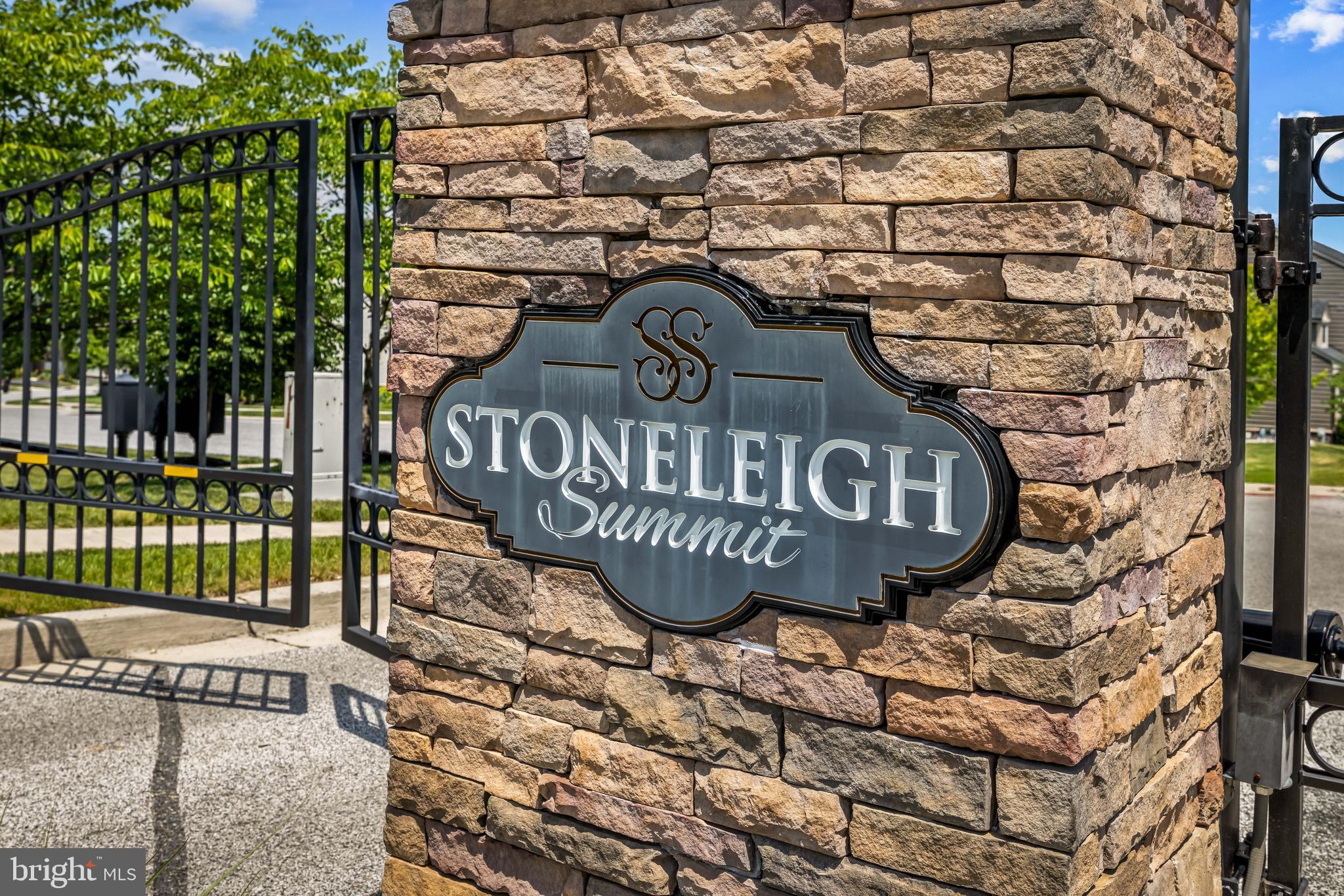 STONELEIGH SUMMIT - Residential