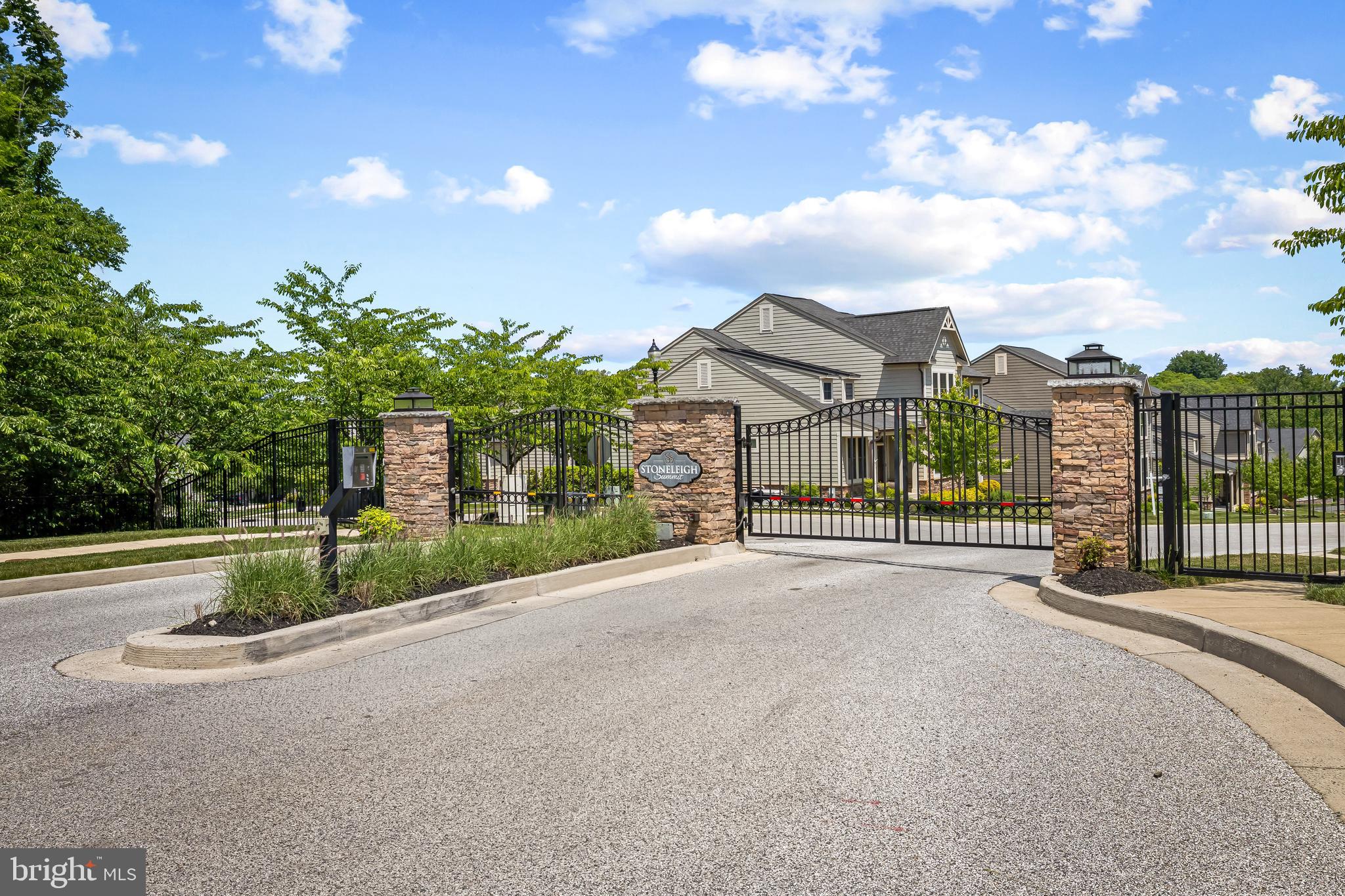 STONELEIGH SUMMIT - Residential