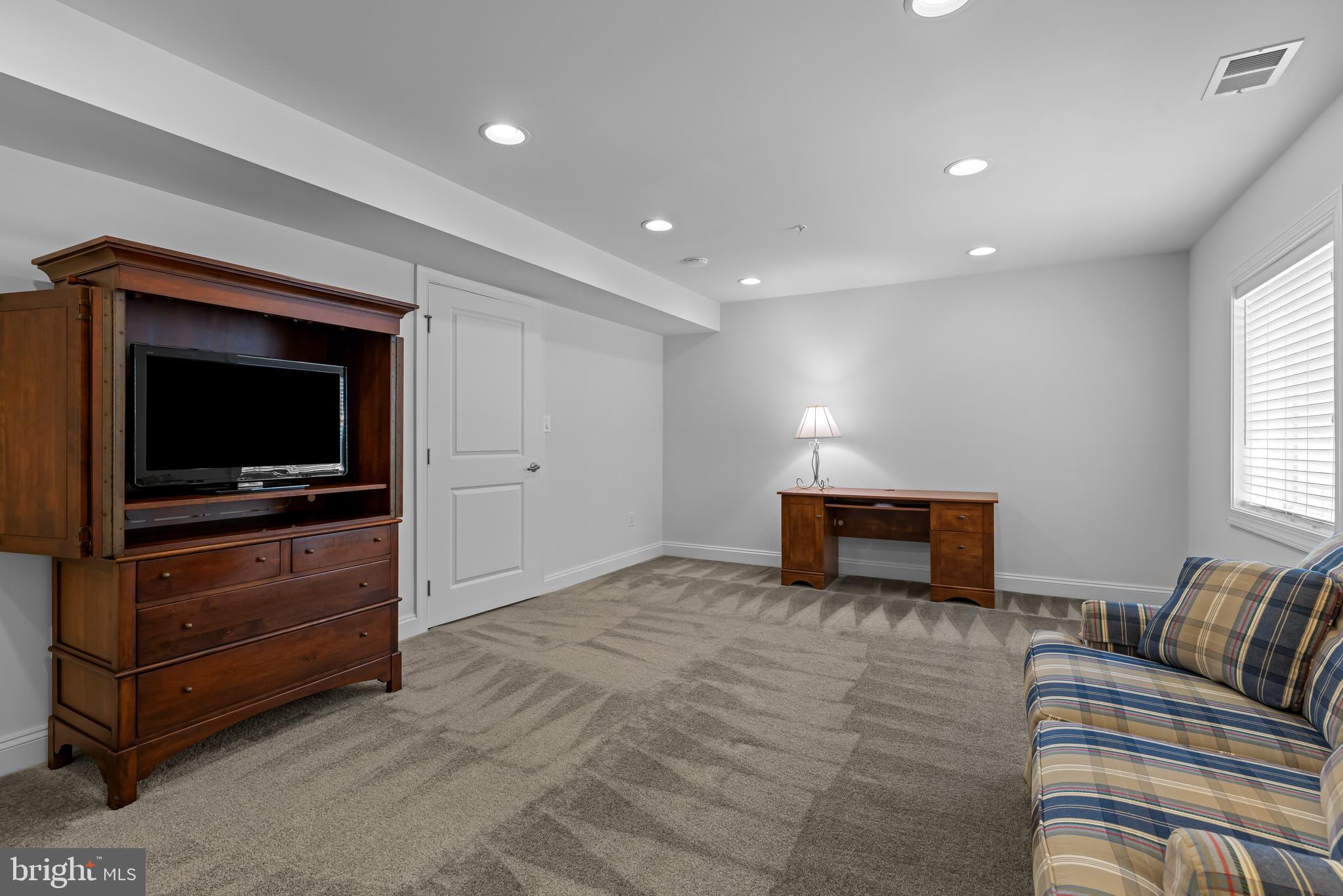 STONELEIGH SUMMIT - Residential