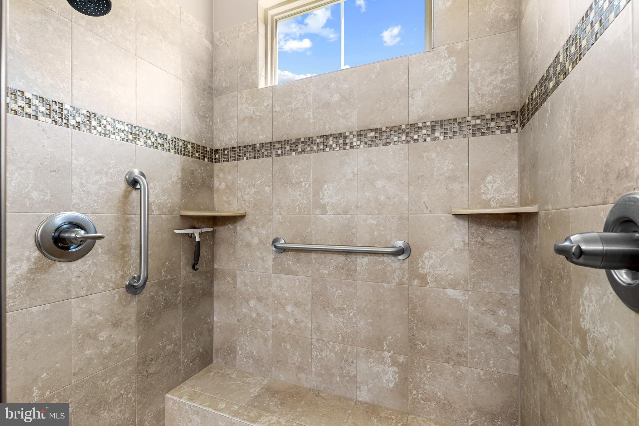 STONELEIGH SUMMIT - Residential