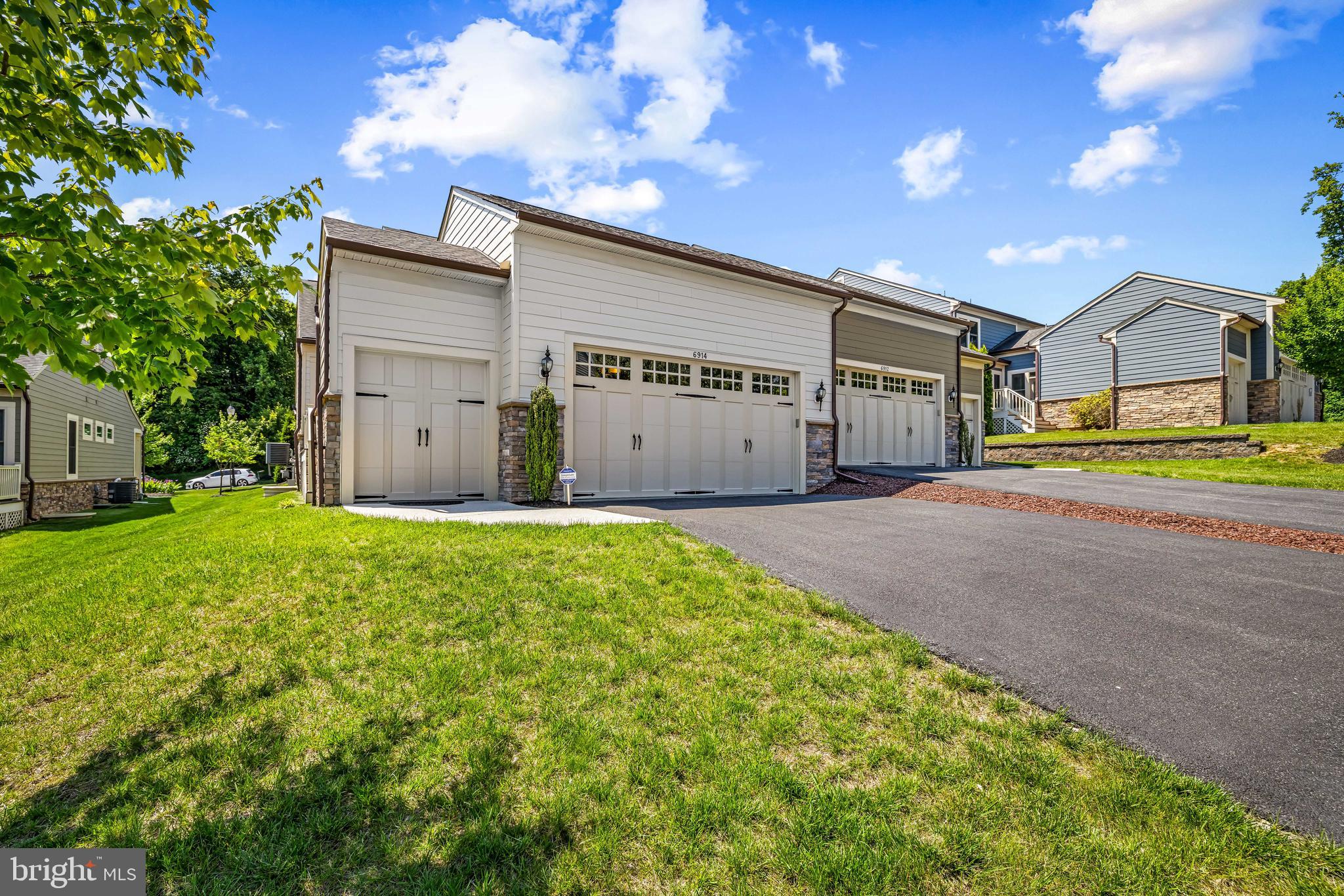 STONELEIGH SUMMIT - Residential