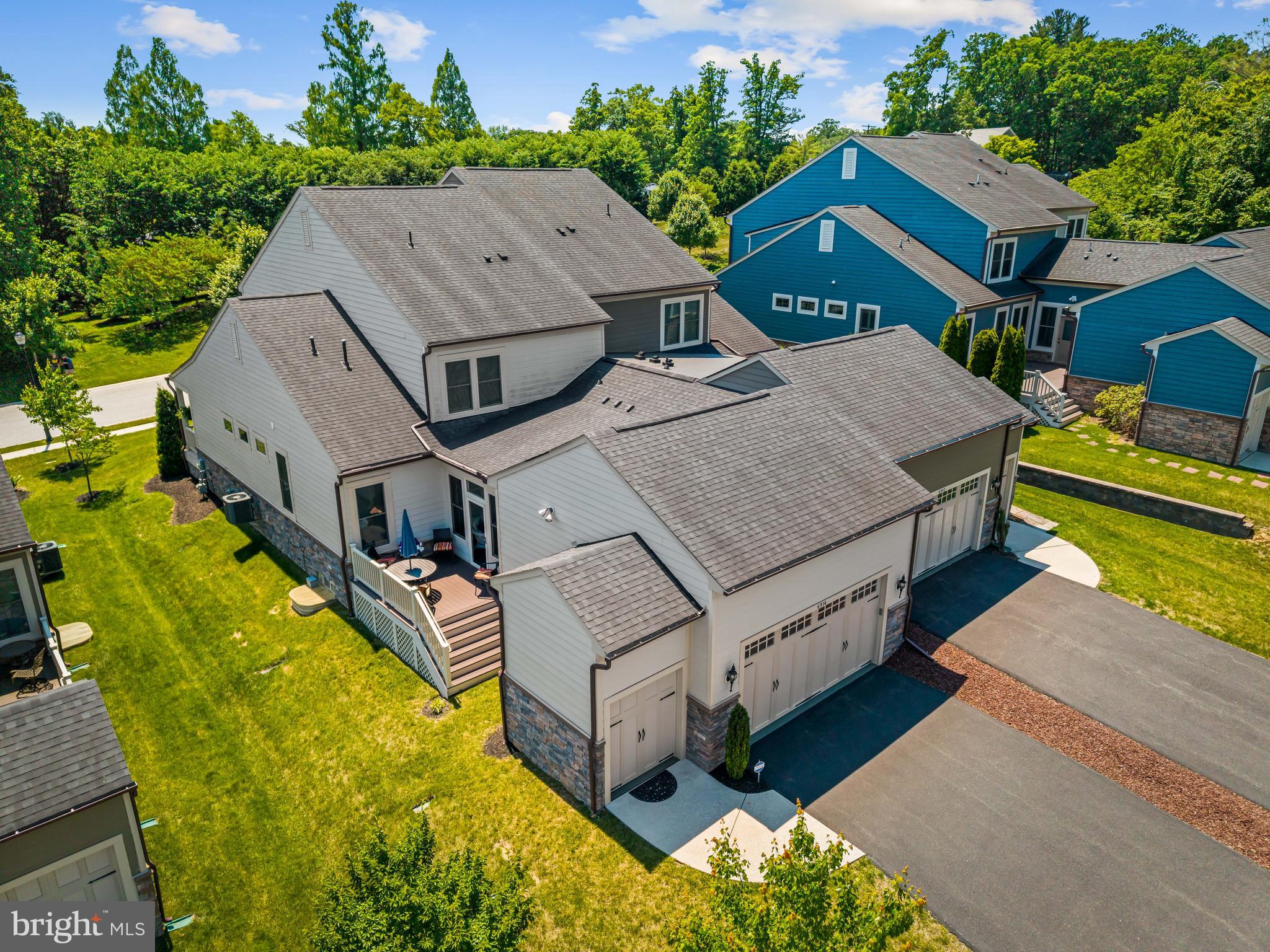 STONELEIGH SUMMIT - Residential