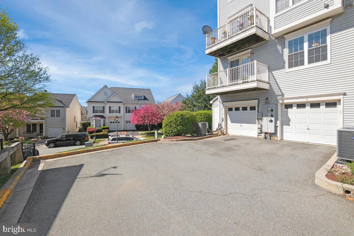 QUINCE ORCHARD PARK - Residential