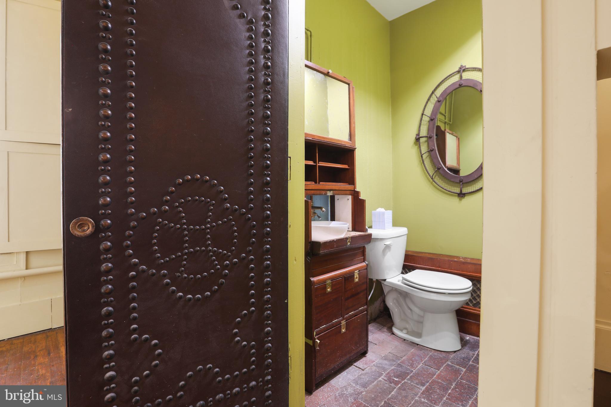 MOUNT VERNON PLACE HISTORIC DISTRICT - Residential Lease