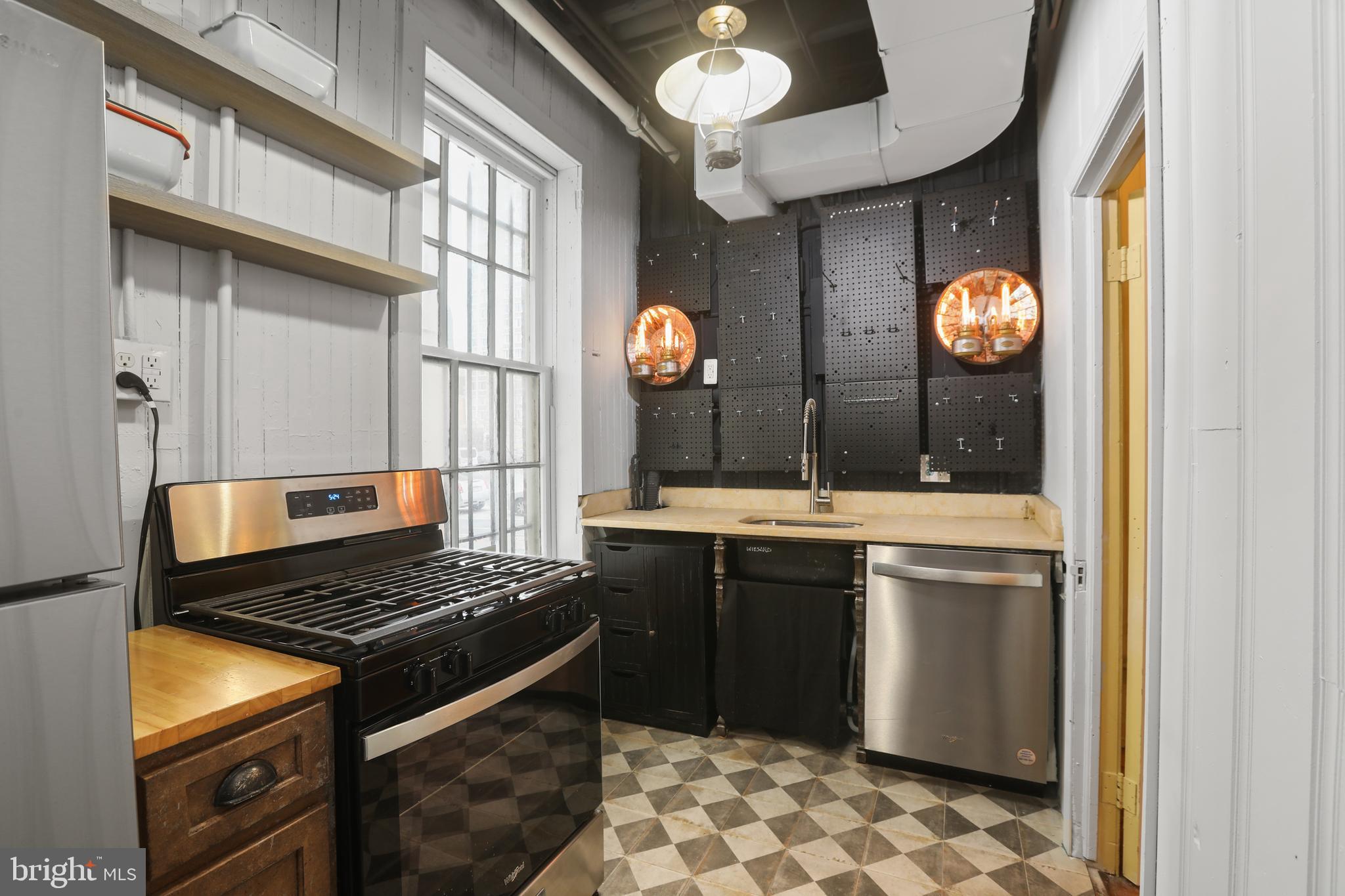 MOUNT VERNON PLACE HISTORIC DISTRICT - Residential Lease