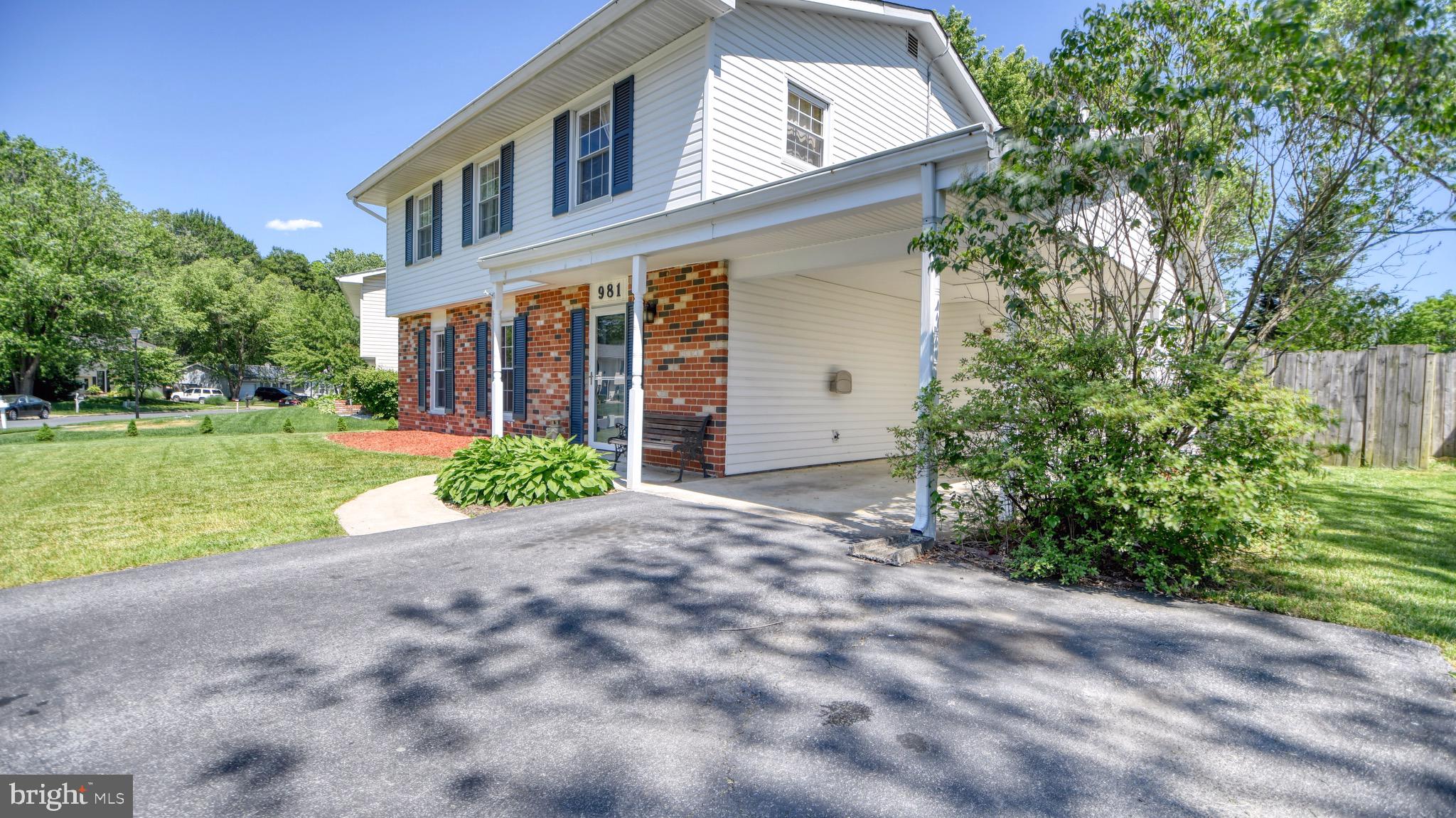 FOUR SEASONS ESTATES - Residential