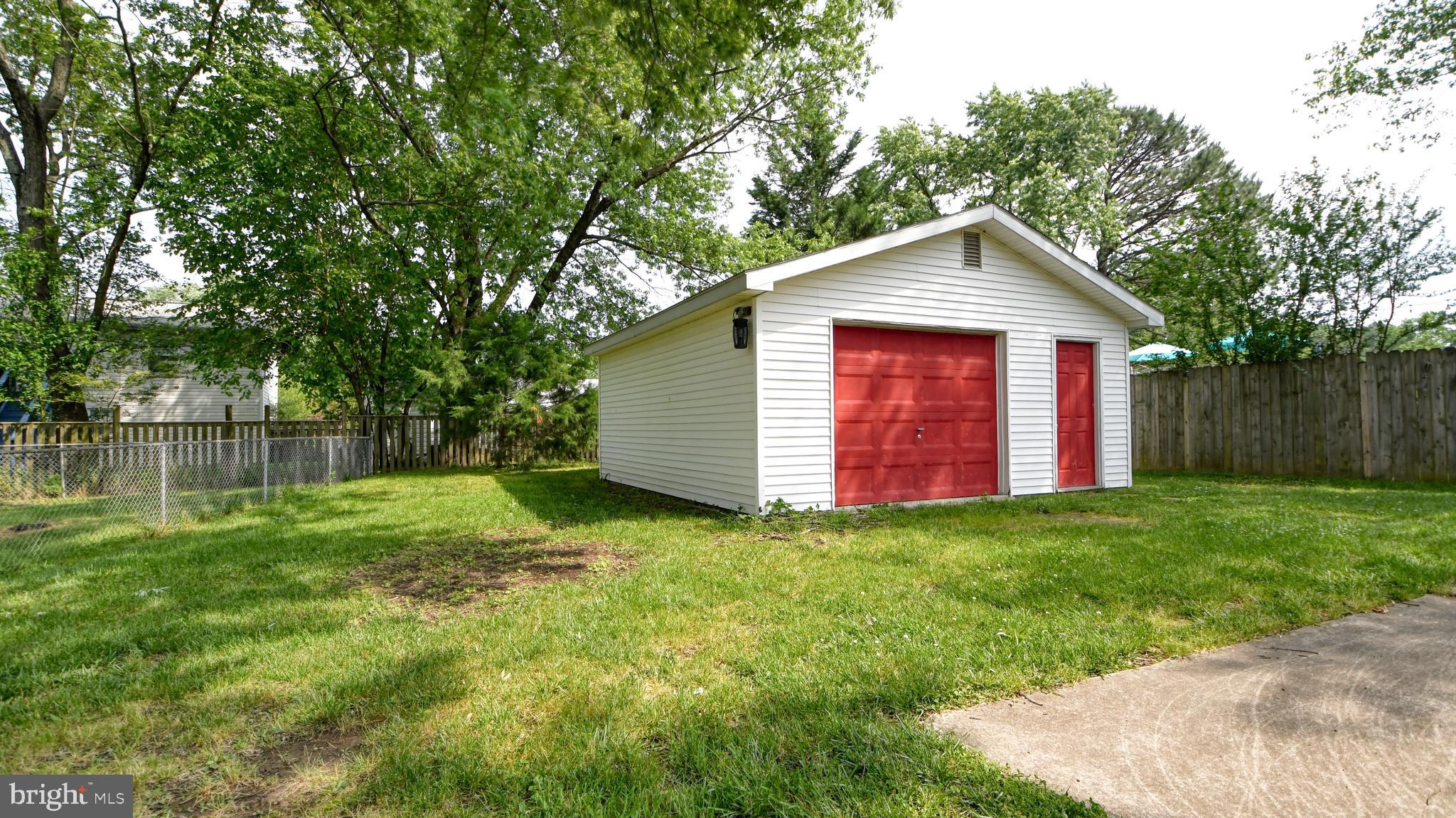 FOUR SEASONS ESTATES - Residential