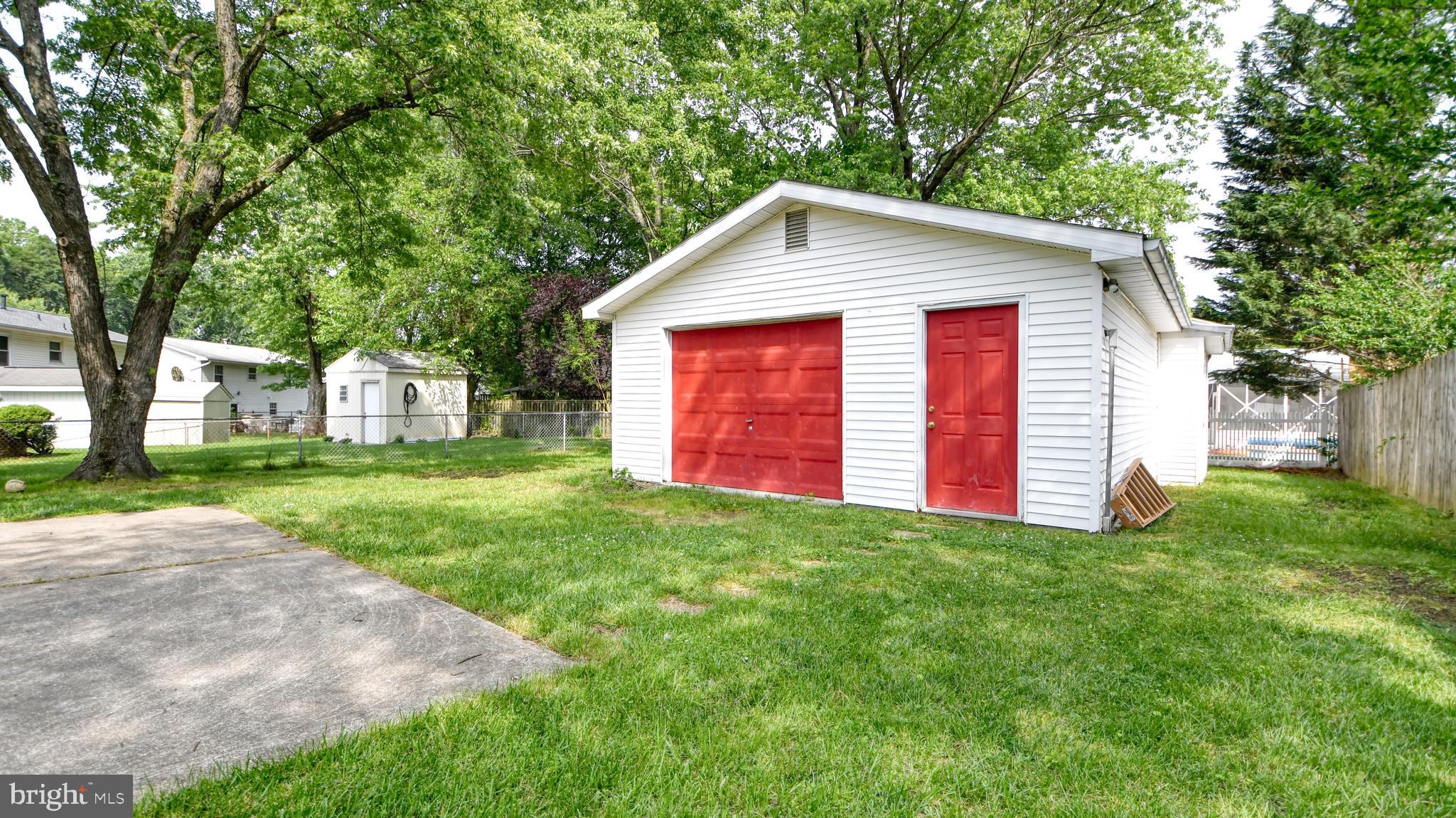 FOUR SEASONS ESTATES - Residential