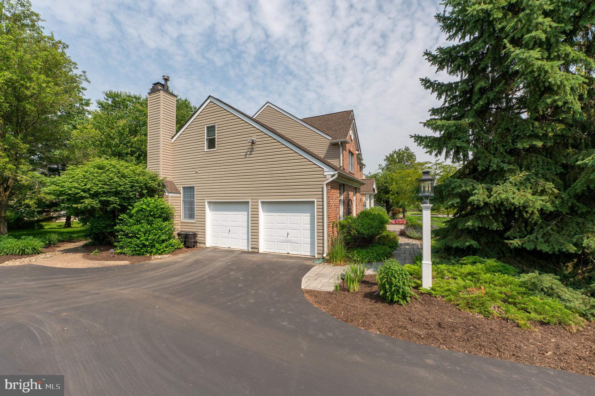 BRIDLE PATH WEST - Residential