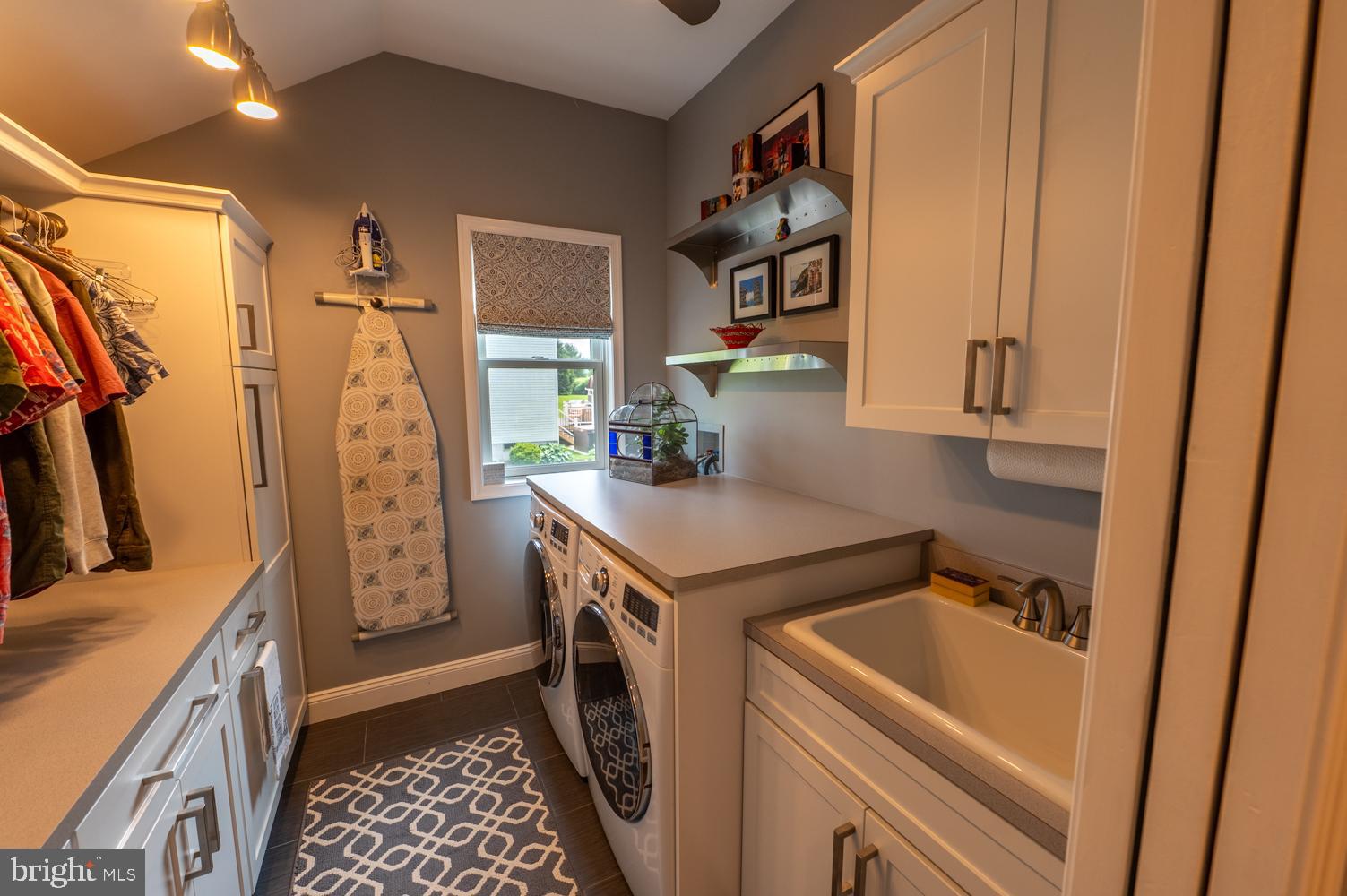 BRIDLE PATH WEST - Residential