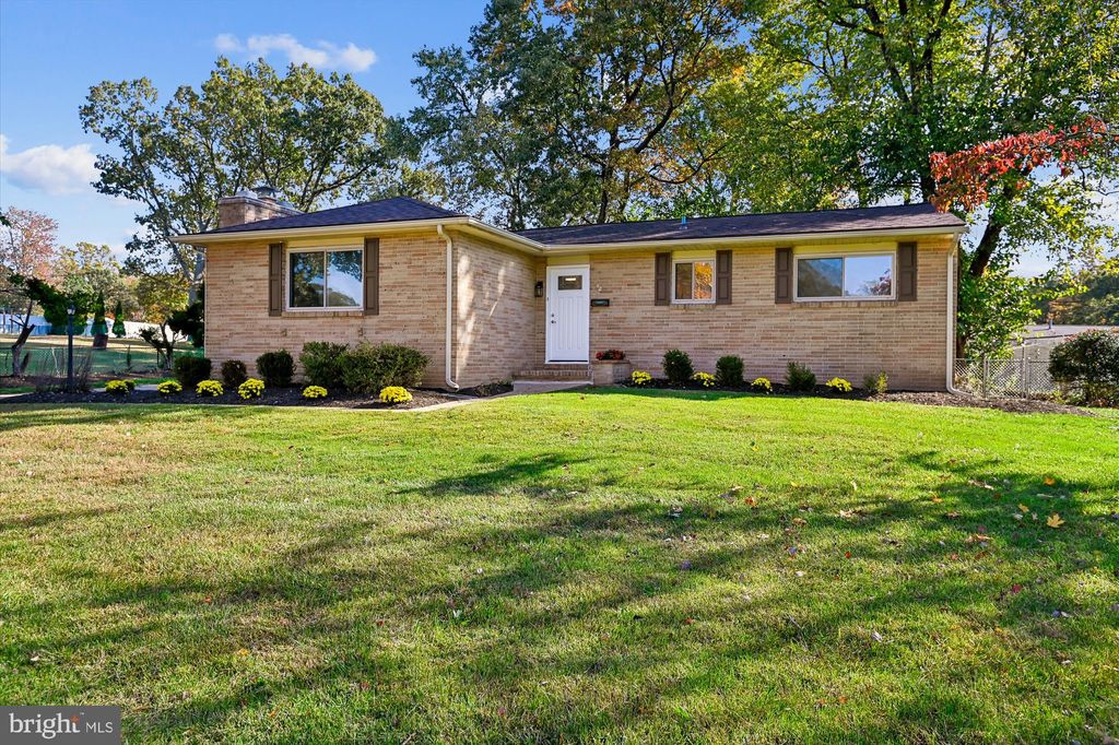 Photo of 8259 Spring Knoll Drive, PASADENA, MD 21122 (MLS # MDAA2129510)