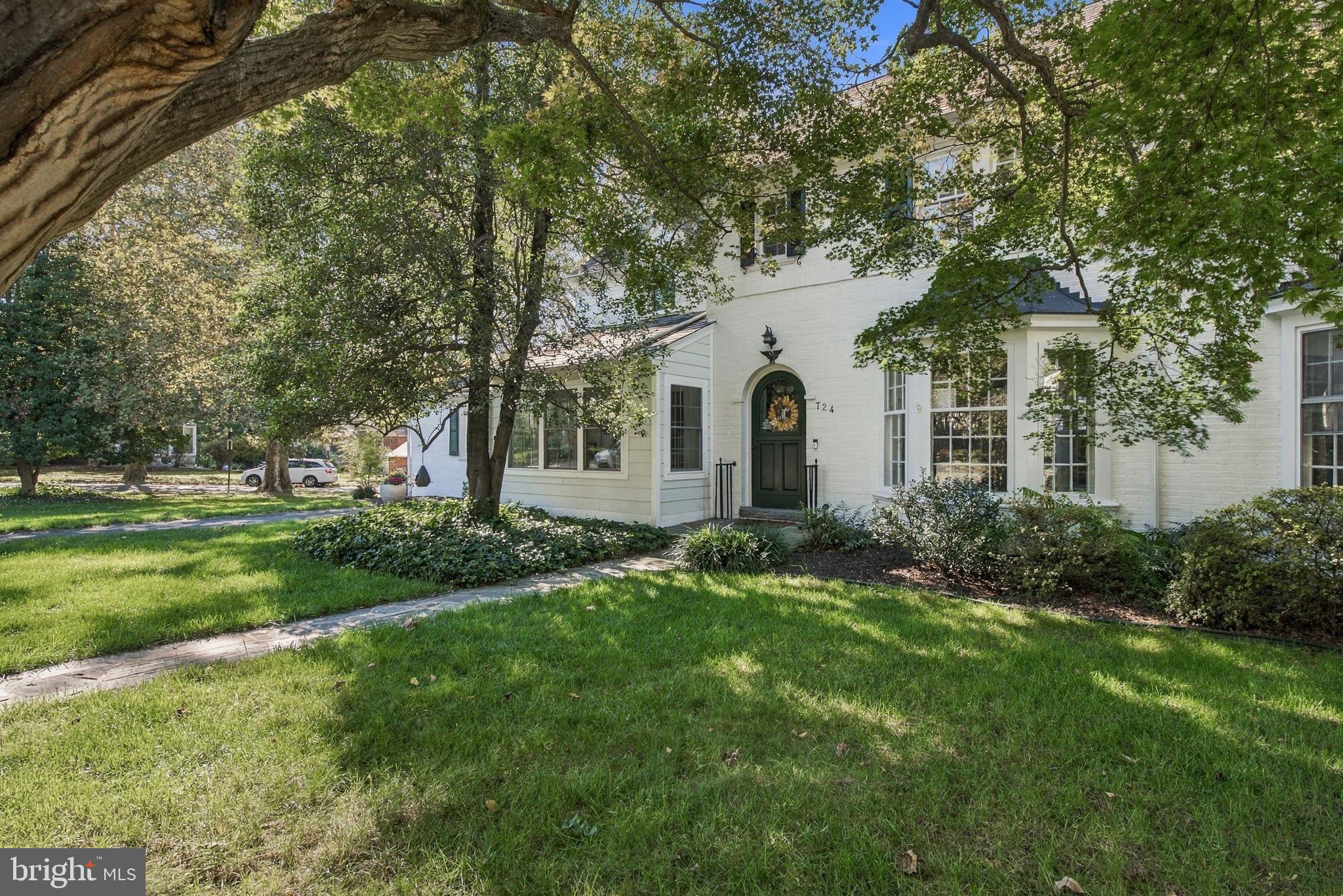 724 GRANDVIEW BOULEVARD