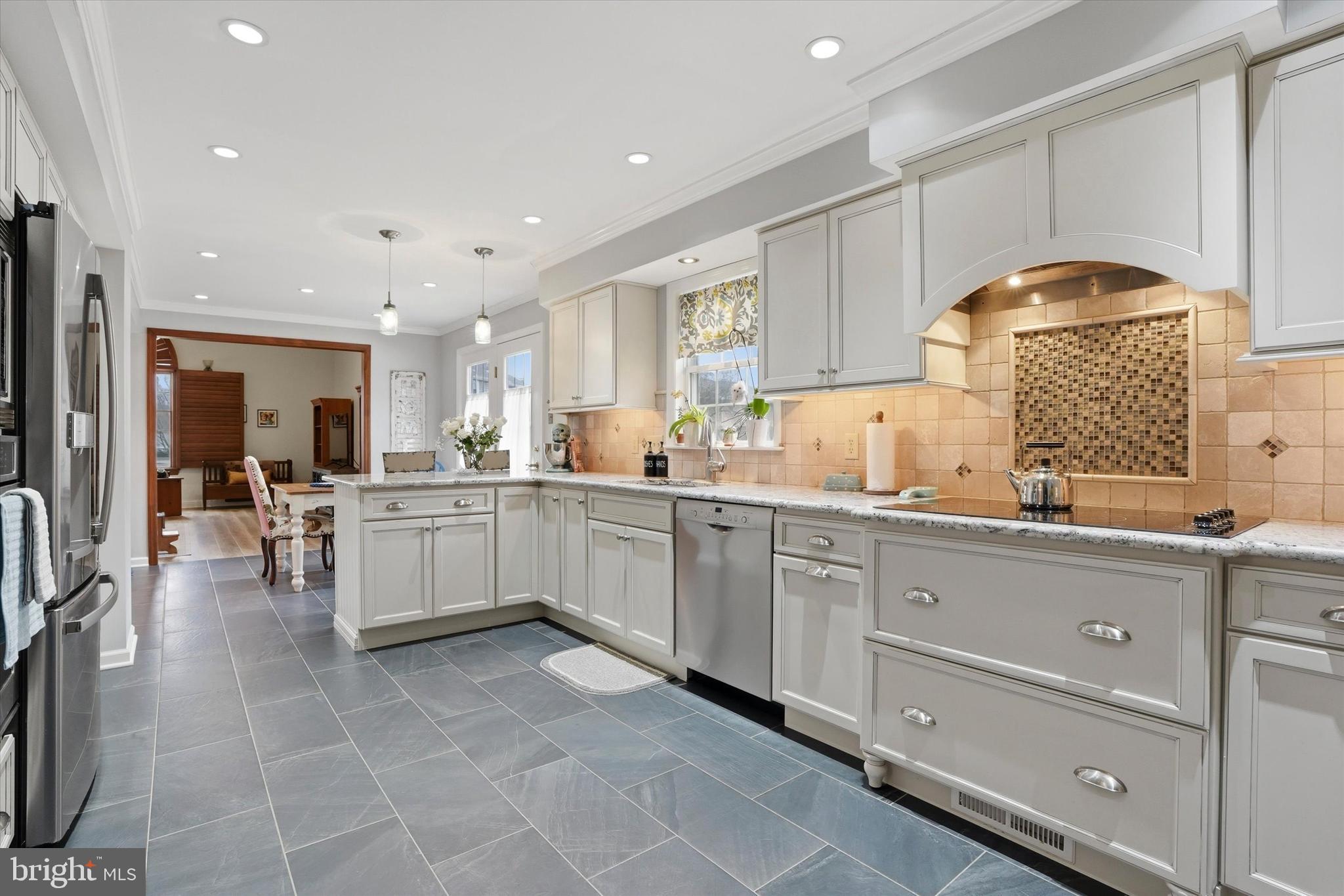 HERITAGE OAKS - Residential