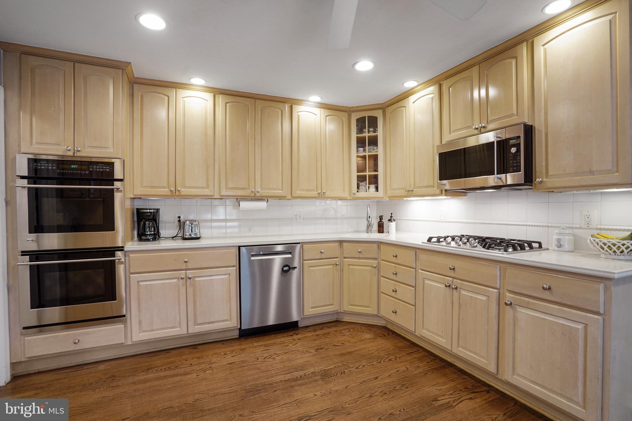 RESTON - Residential