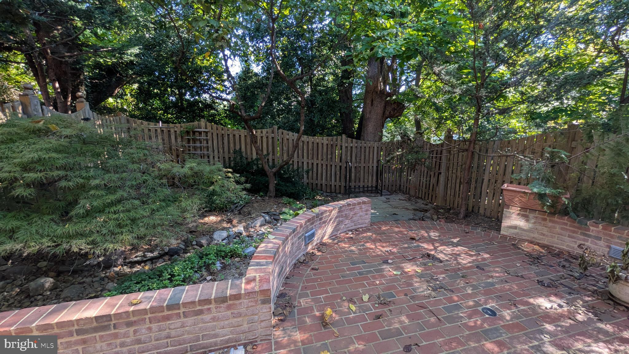 1423 MCLEAN MEWS COURT