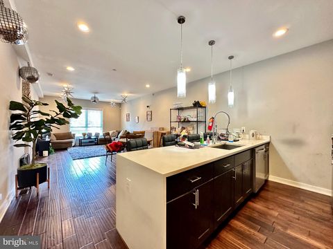 Condo For Rent - 922 N 17th Street #B<br/> PHILADELPHIA, PA 19130