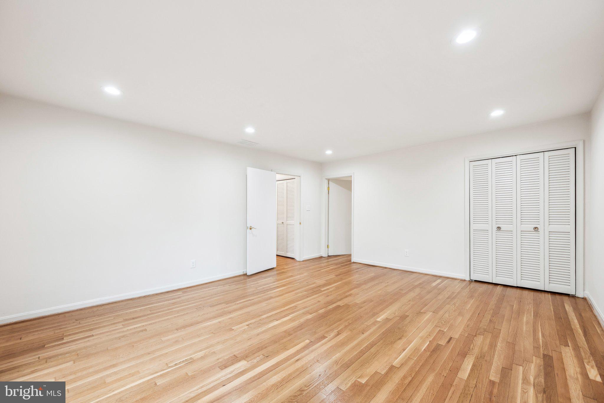 FOREST HILLS - Residential