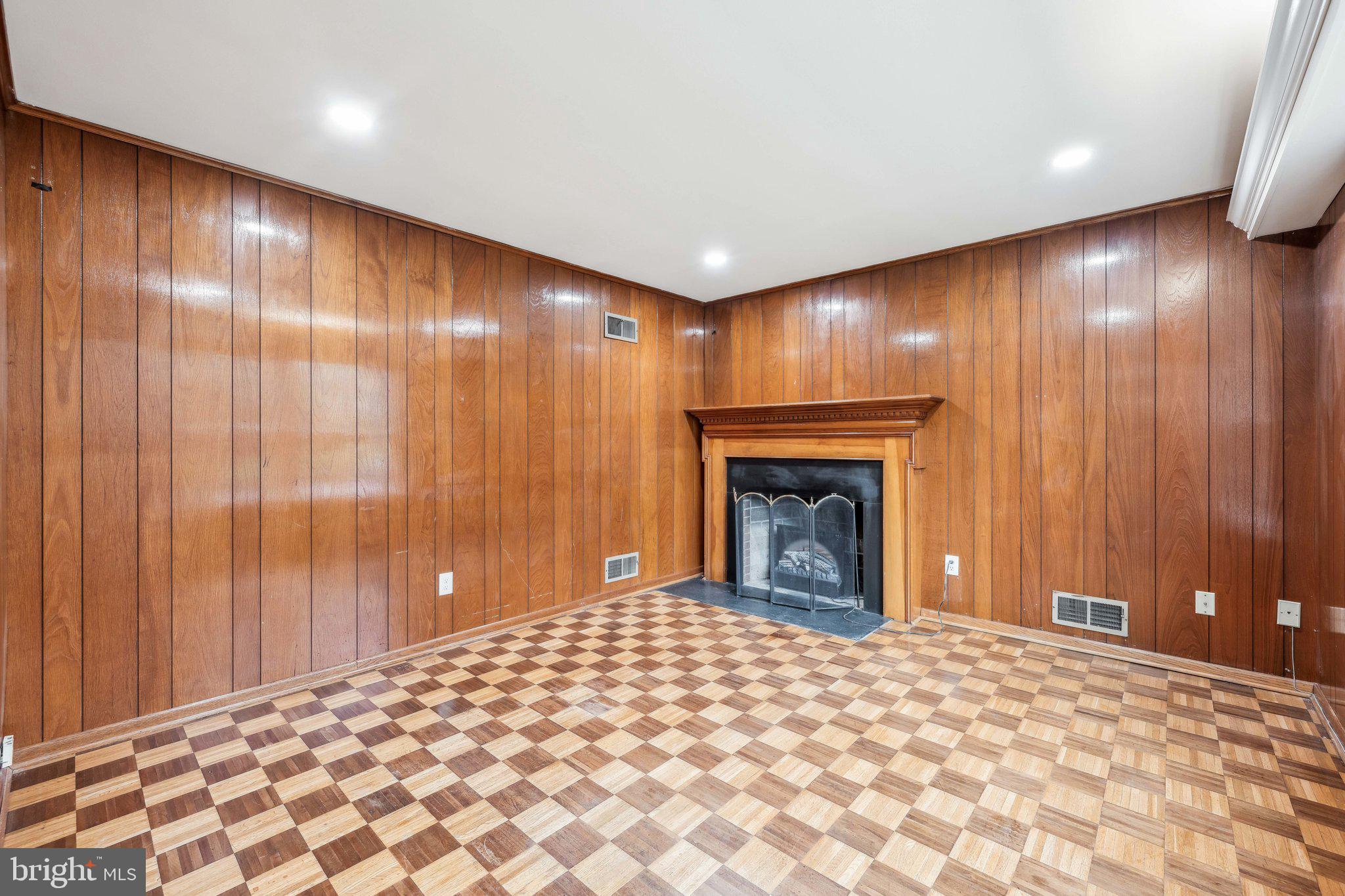 FOREST HILLS - Residential